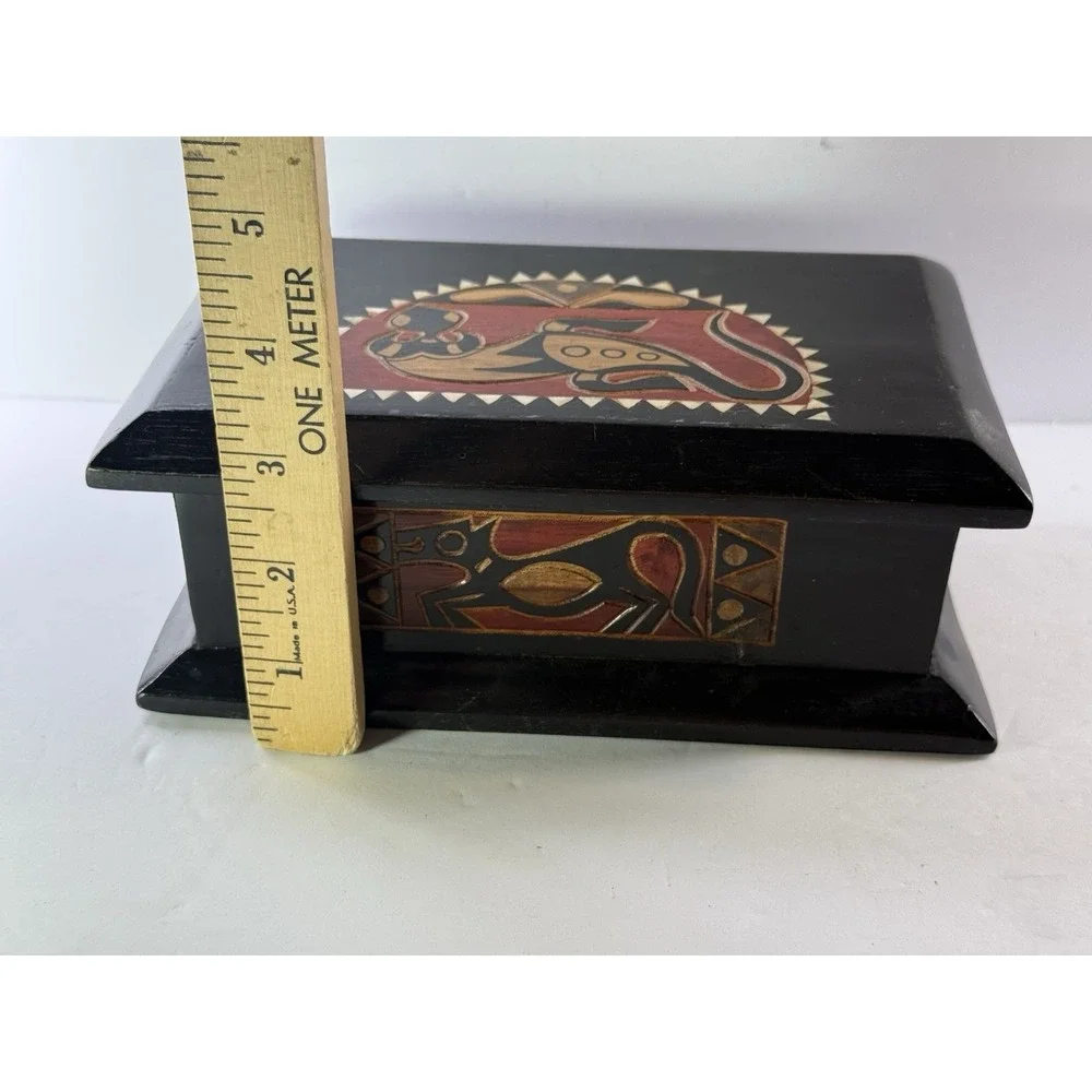 Vintage Straw Marquetry Wood Trinket Box Handcrafted Tribal Animal Inlay Keepsak